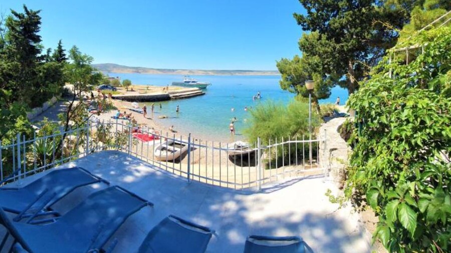 Beach House - 2m From Beach