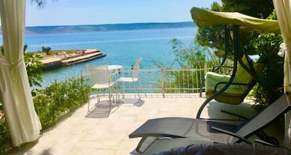 Beach House - 2m From Beach