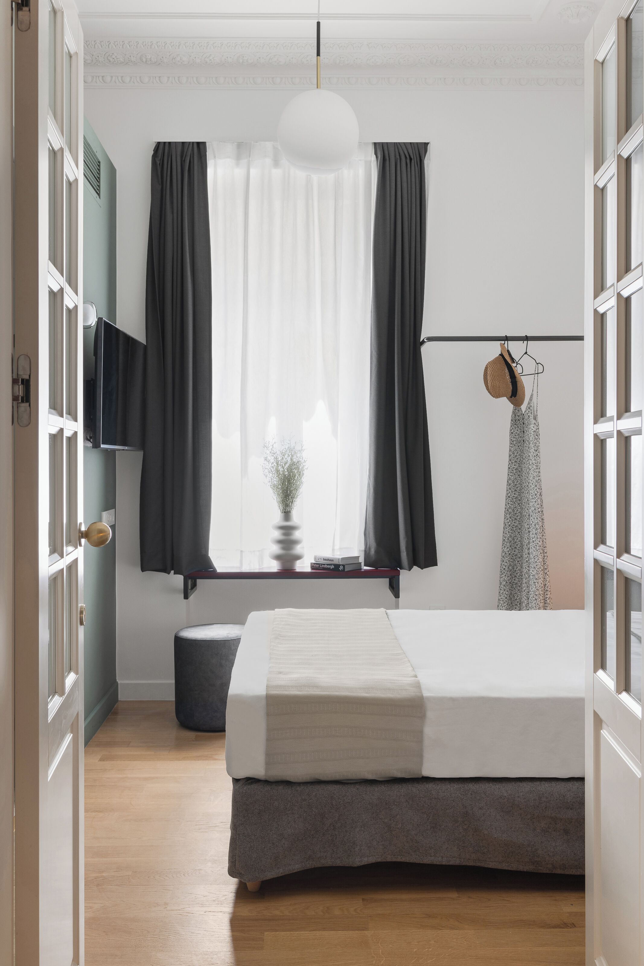 Premium bedding, free minibar items, in-room safe, desk