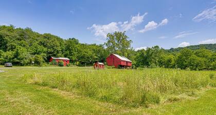 Honey Bee Farm On-Site: Susquehanna Valley Apt!