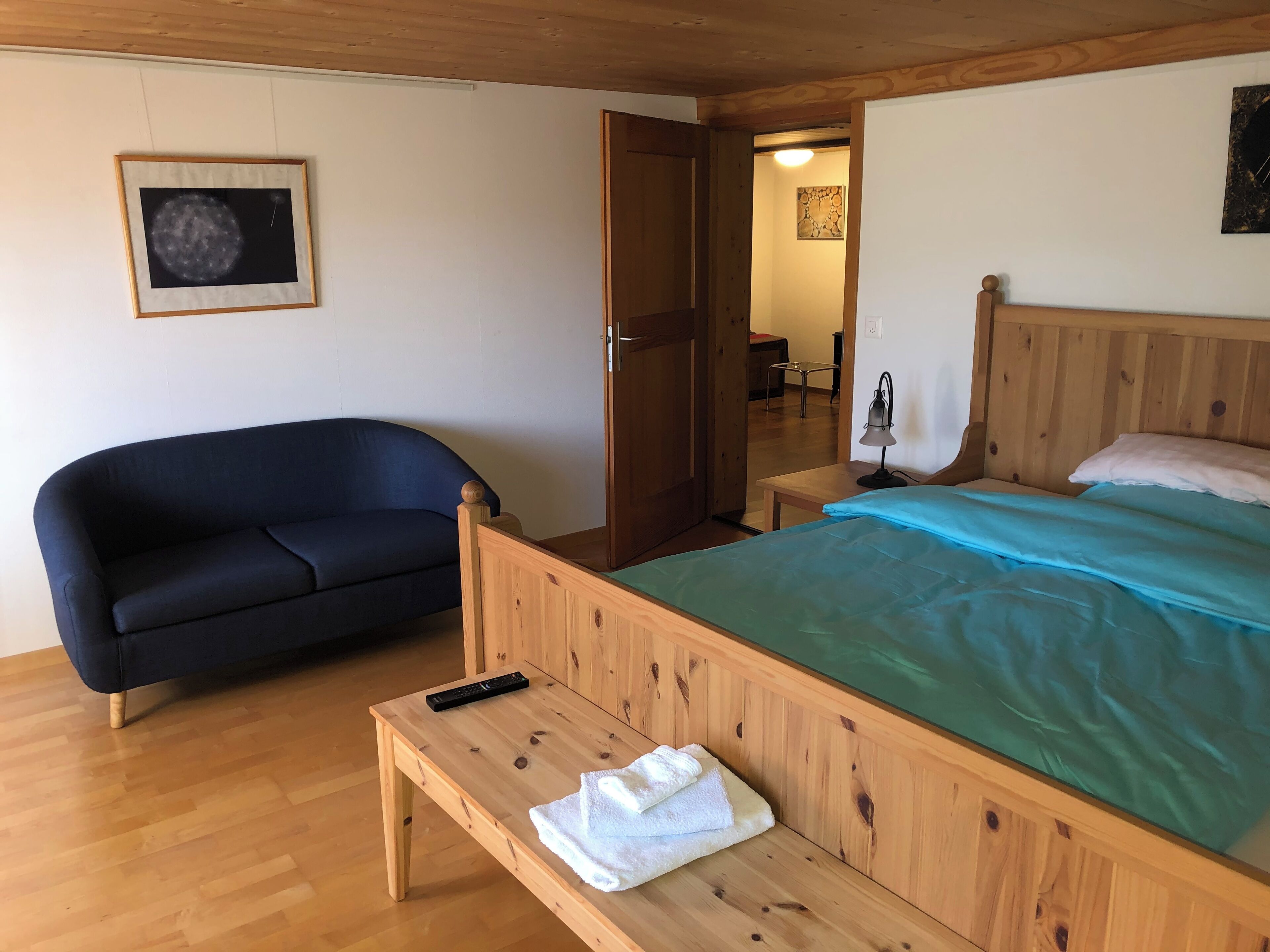 1 habitación, tabla de planchar con plancha, wifi y ropa de cama 
