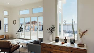 Smart TV, computer monitors