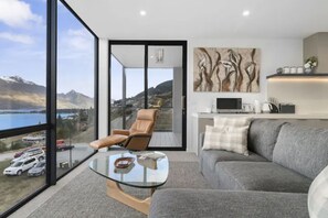Living area - Breathtaking View of Queenstown! (Queenstown)