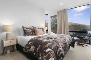 3 bedrooms, iron/ironing board, travel cot, WiFi - Breathtaking View of Queenstown! (Queenstown)