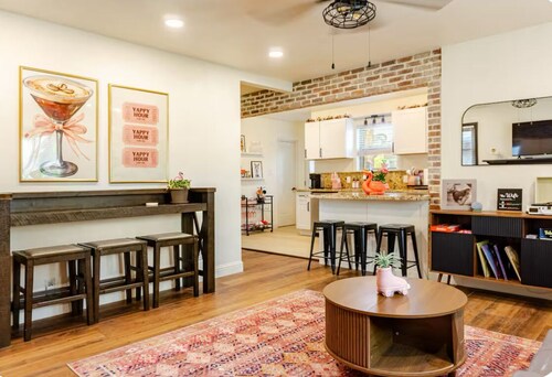 Charming 3 bedroom Pink Palace