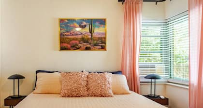 Charming 3-bedroom Pink Palace with WiFi and Small Pool in delightful Reno