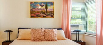 Charming 3-bedroom Pink Palace with WiFi and Small Pool in delightful Reno