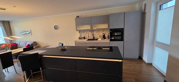 Stovetop, dishwasher, paper towels