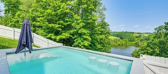 Pool, Lake Views, Dock & More: Mt Vernon Getaway