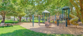 Resort Condo w/ Marina Access in Williamsburg!