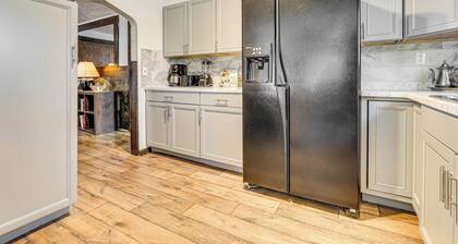Private Pool & Yard: Pet-Friendly Home in Toledo
