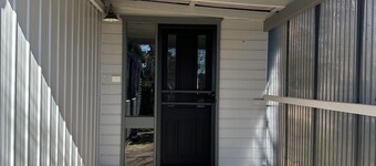 Self-contained 1-bedroom guest house on rural farmhouse property sleeps 8