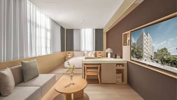 Espacio para trabajar con laptop, cortinas blackout y wifi gratis