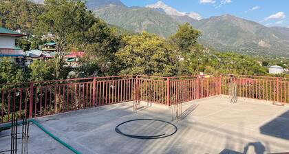 Cozy 2-bedroom apartment in peaceful Dharamshala with WiFi, AC