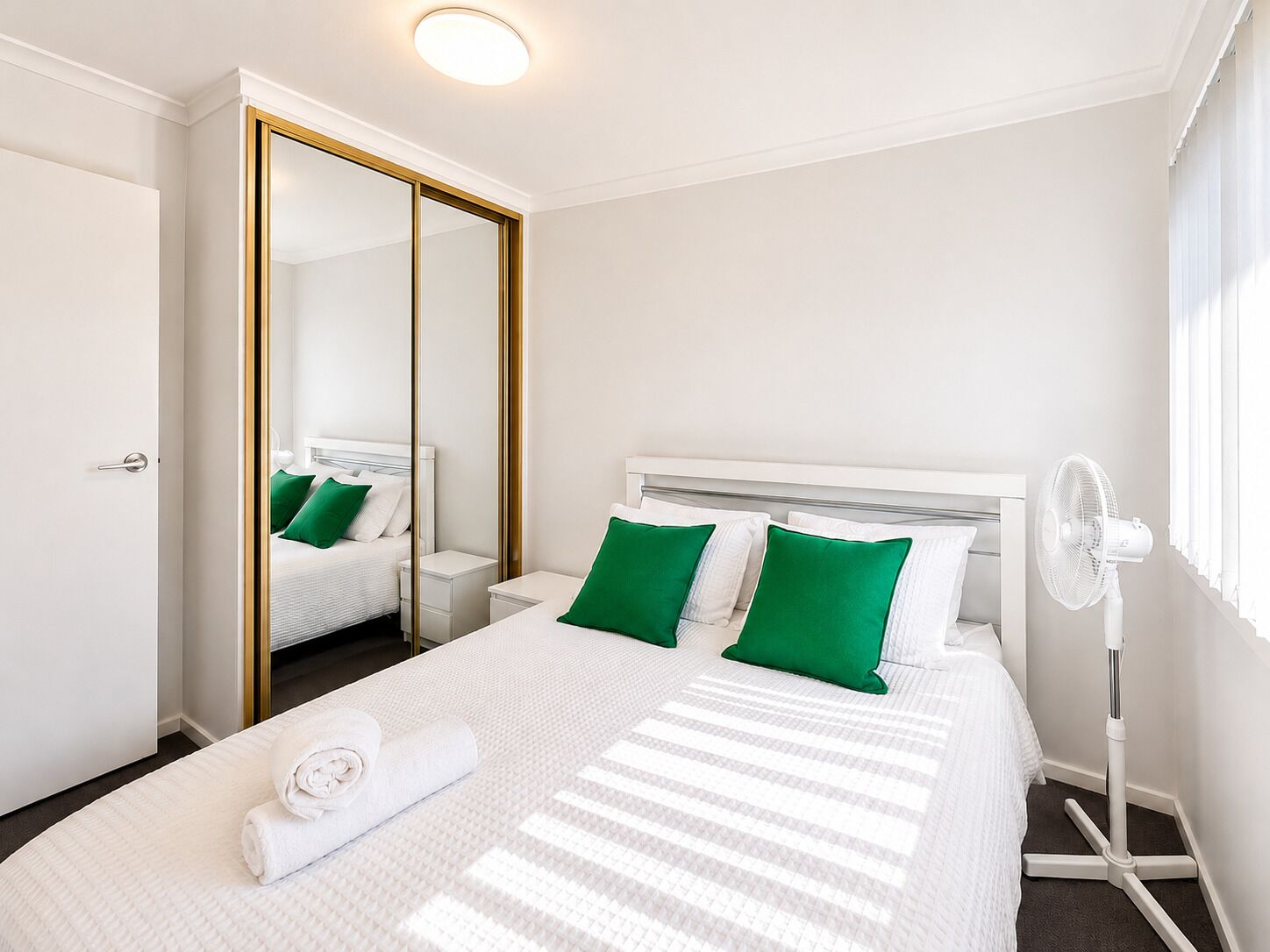 2 chambres, fer et planche à repasser, Wi-Fi, draps fournis