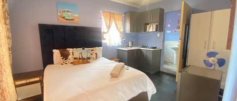 Iron/ironing board, WiFi, bed sheets