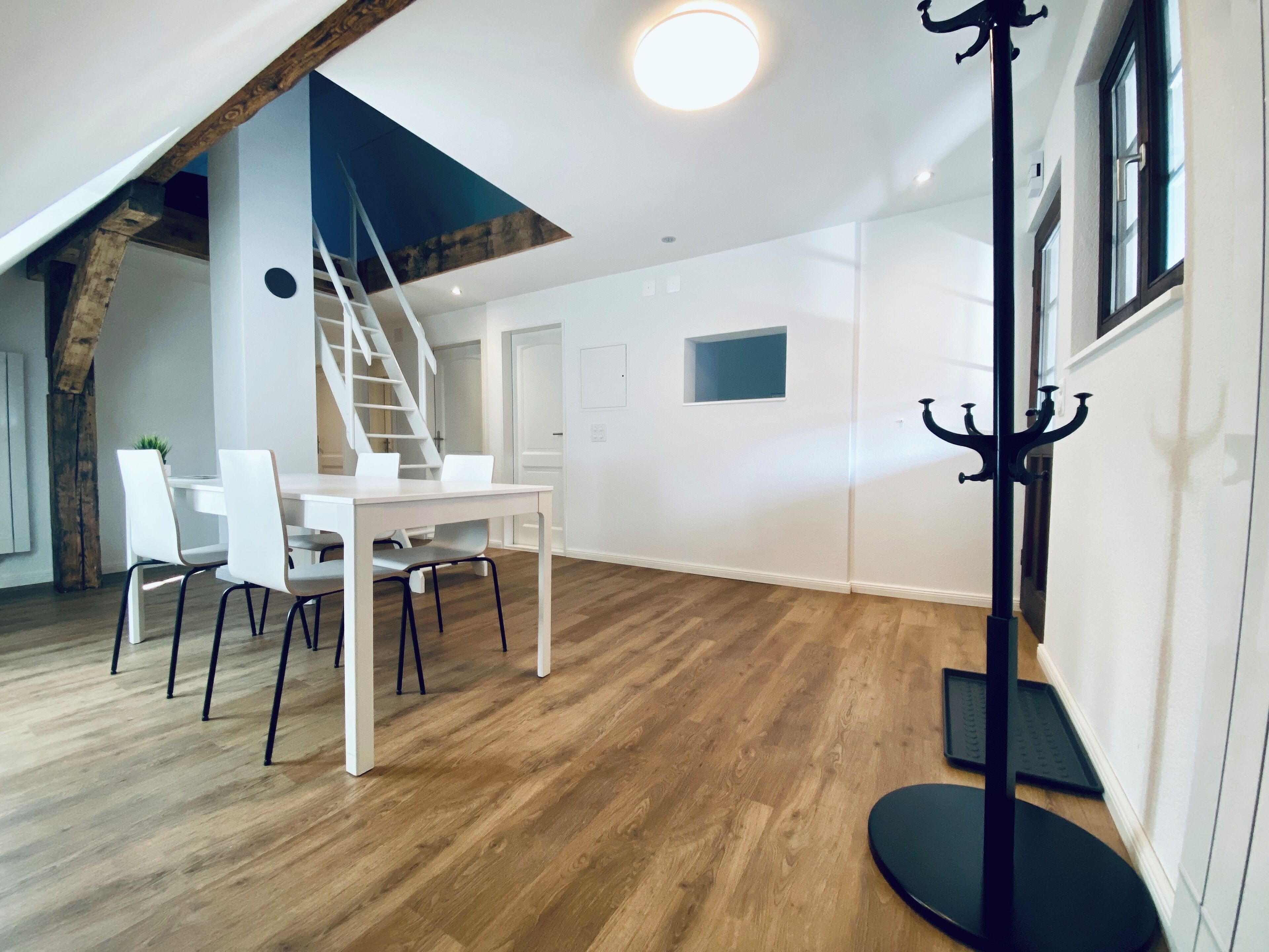 Business Apartment | Essbereich im Zimmer