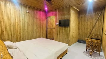 Deluxe Double Room, Non Smoking, Mountain View | Lake view