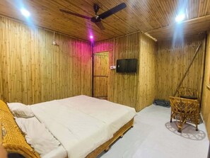 Deluxe Double Room, Non Smoking, Mountain View | Lake view - Hotel Vivek Guptkashi (Ukhimath)