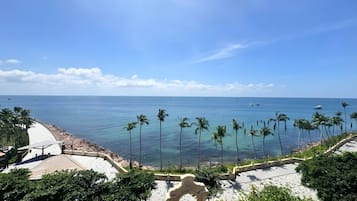 Superior Double Room, 1 King Bed, Sea View | Living area