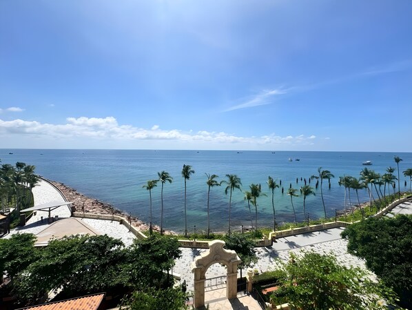 Superior Double Room, 1 King Bed, Sea View | Living area