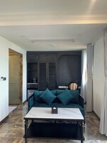 高级双人房, 1 张特大床, 海景 | 客房内保险箱、办公桌、遮光窗帘、免费 WiFi