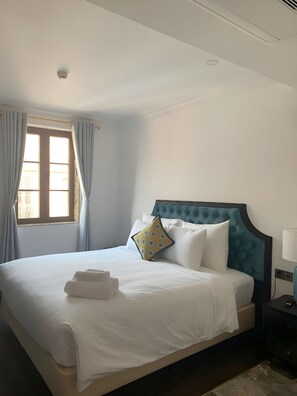In-room safe, desk, blackout curtains, free WiFi - The Room Hotel - Starbucks  (An Thoi)