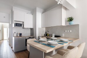 อพาร์ทเมนท์, 1 ห้องนอน, ห้องครัว, วิวเมือง | บริการอาหารในห้องพัก