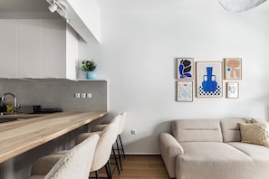 Living room - Les Nuances de Blue 1-BR Apt in Athens (Athens)