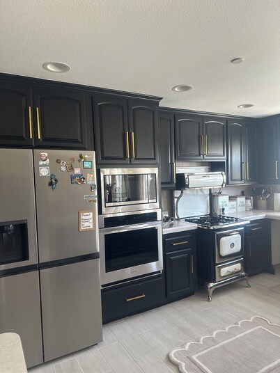 Charming 4-br Wine Country Retreat — Walk Downtown Solvang + BBQ & Fireplace