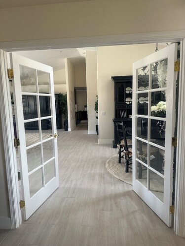 Charming 4-br Wine Country Retreat — Walk Downtown Solvang + BBQ & Fireplace