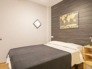 3 chambres, fer et planche à repasser, accès Internet, draps fournis