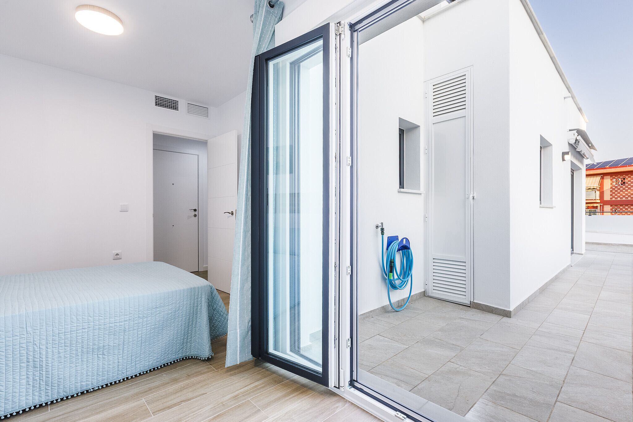 Iron/ironing board, WiFi (free), bed sheets