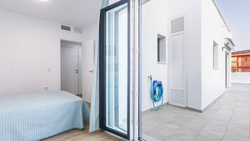 Iron/ironing board, WiFi (free), bed sheets