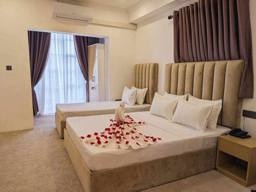 Luxury Triple Room | In-room safe, desk, laptop workspace, soundproofing