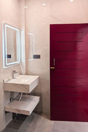 Habitació superior | Bany | Dutxa, tovalloles, sabó i xampú 