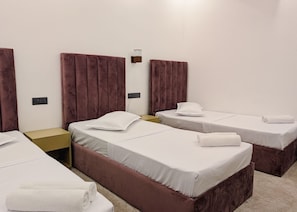 Deluxe Triple Room | In-room safe, desk, laptop workspace, soundproofing
