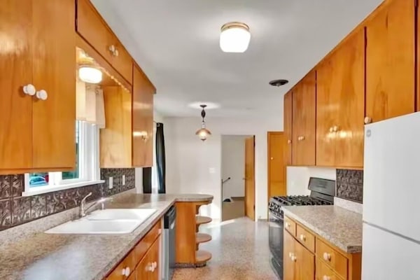 Frigorífic, microones, forn i placa de cuina