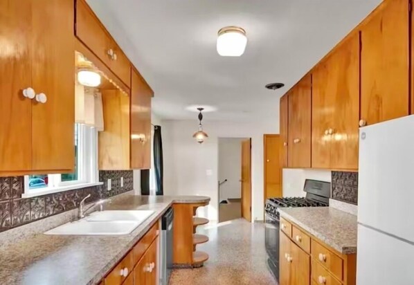 Microwave, oven, stovetop, dishwasher