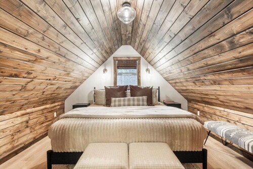 Raven's Rest at Macks Inn | Hot Tub | 20 MI to YNP