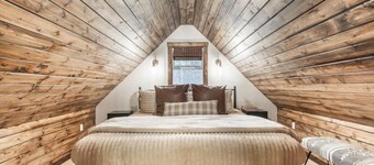 Raven's Rest at Macks Inn | Hot Tub | 20 MI to YNP