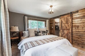 4 bedrooms, travel crib, free WiFi, bed sheets