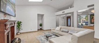 Spacious 5-bedroom house in delightful Glendale with WiFi, AC