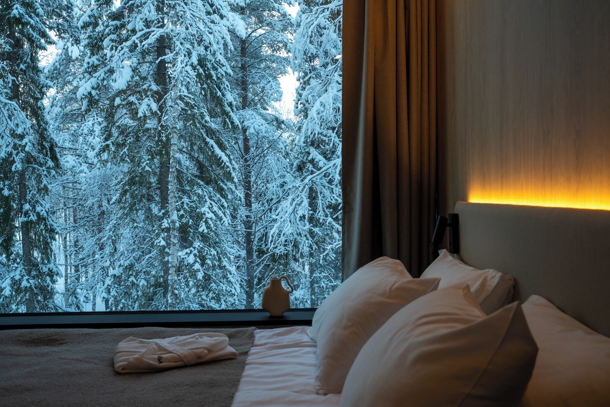 Villa Standard - tillgänglighetsanpassat för personer med begränsad rörlighet | Värdeförvaringsskåp på rummet, skrivbord och arbetsyta för laptop