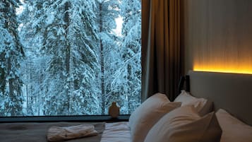 Villa Standard - tillgänglighetsanpassat för personer med begränsad rörlighet | Värdeförvaringsskåp på rummet, skrivbord och arbetsyta för laptop