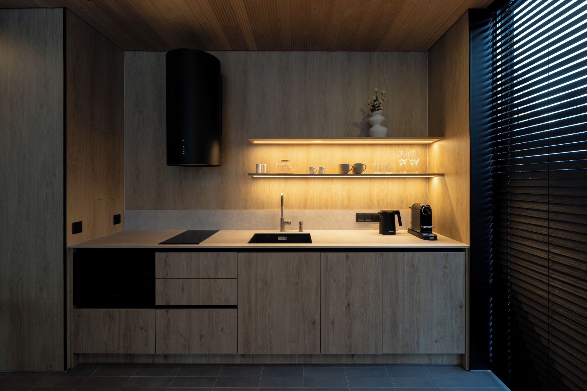 Kühlschrank, Mikrowelle, Herdplatte, Geschirrspüler