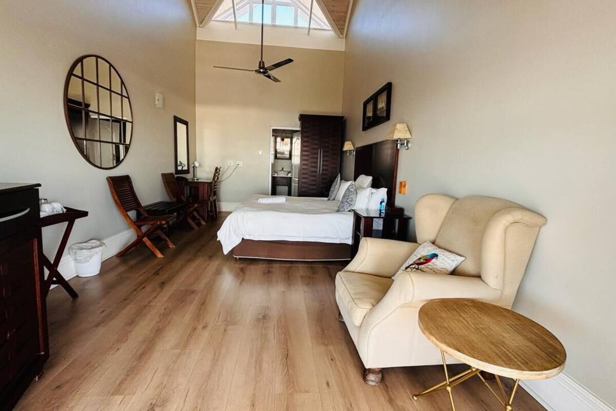 Chambre supérieure double ou avec lits jumeaux, vue sur la mer | Décor unique, ameublement unique, bureau