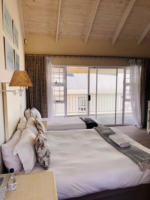 Classic Double Room, 1 Queen Bed, Non Smoking, Corner