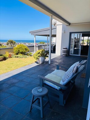 Exterior - Sir Roys at the sea (Gqeberha)