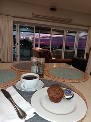Daily full breakfast (ZAR 120.00 per person)